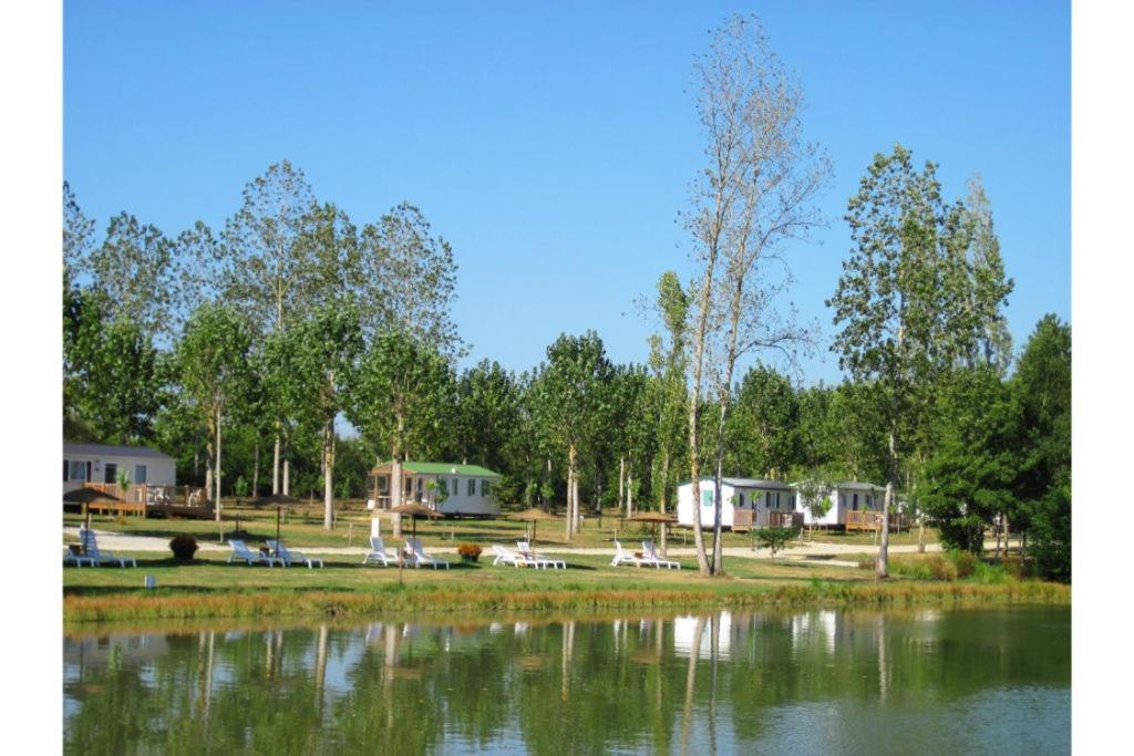 Camping Aubigny-Les Clouzeaux Aubigny  Exterior foto